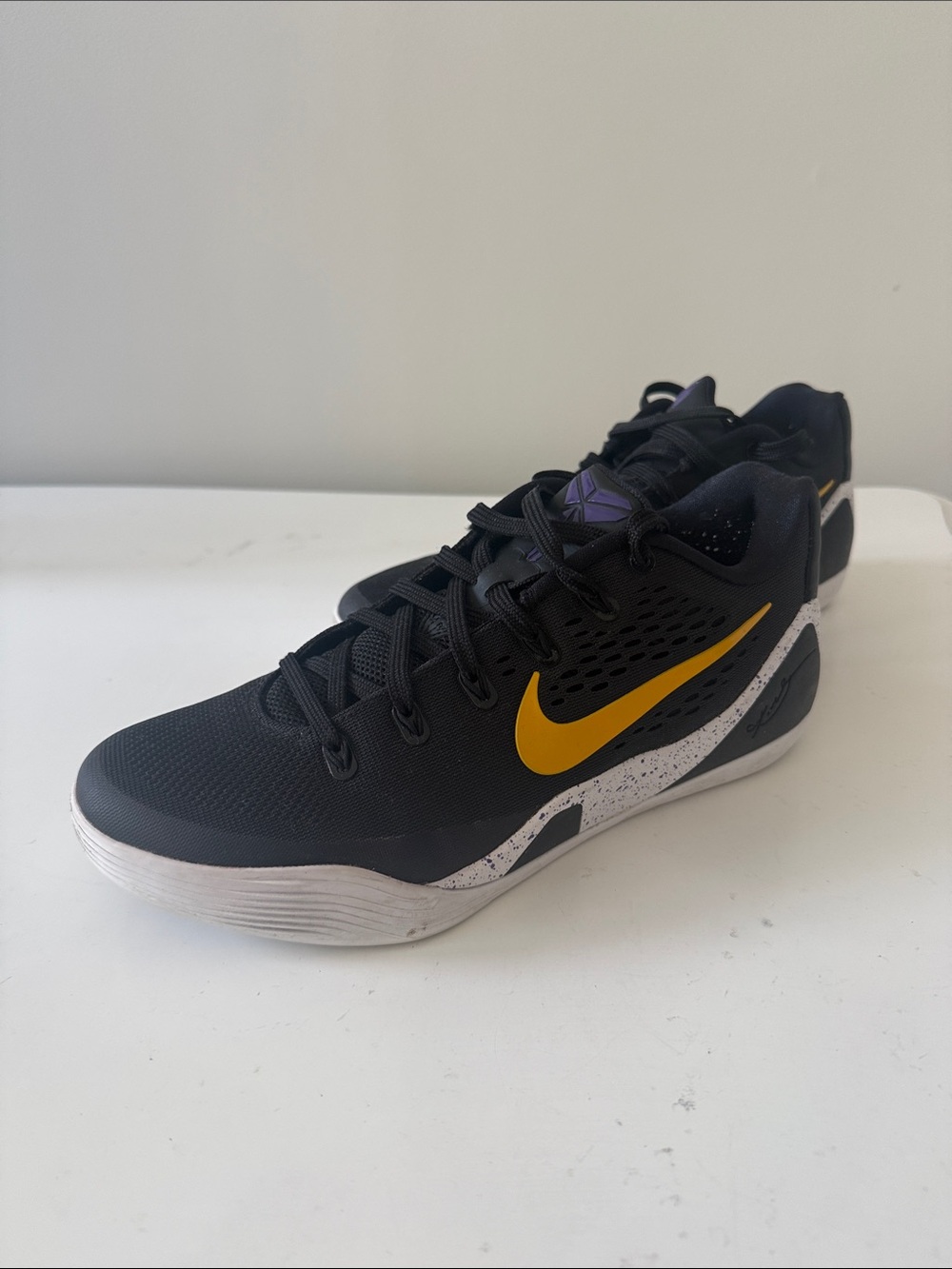 Nike Men’s KOBE 9 Elite low EM Black Athletic Shoes with Yellow Swoosh( 8.5 )
